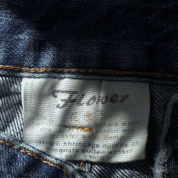 Stylish Blue Wide-Leg Jeans - Picture 4 of 5